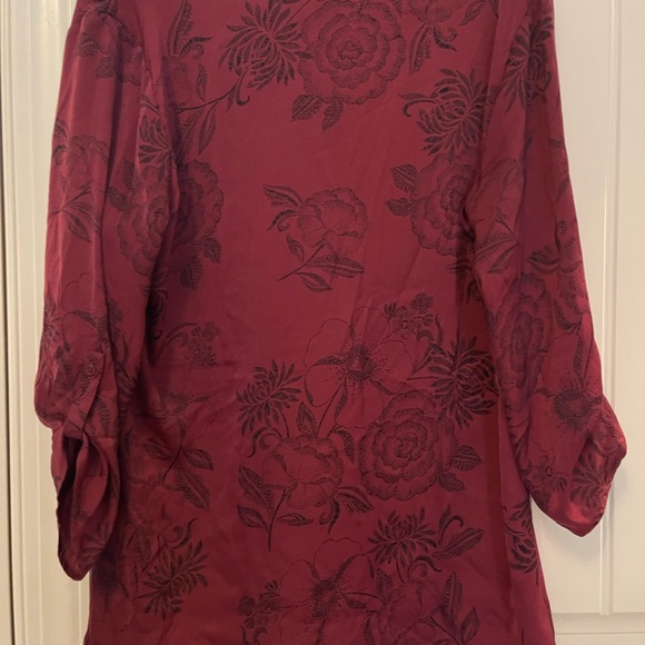 Maurice’s perfect satin blouse in floral print. - Picture 8 of 9